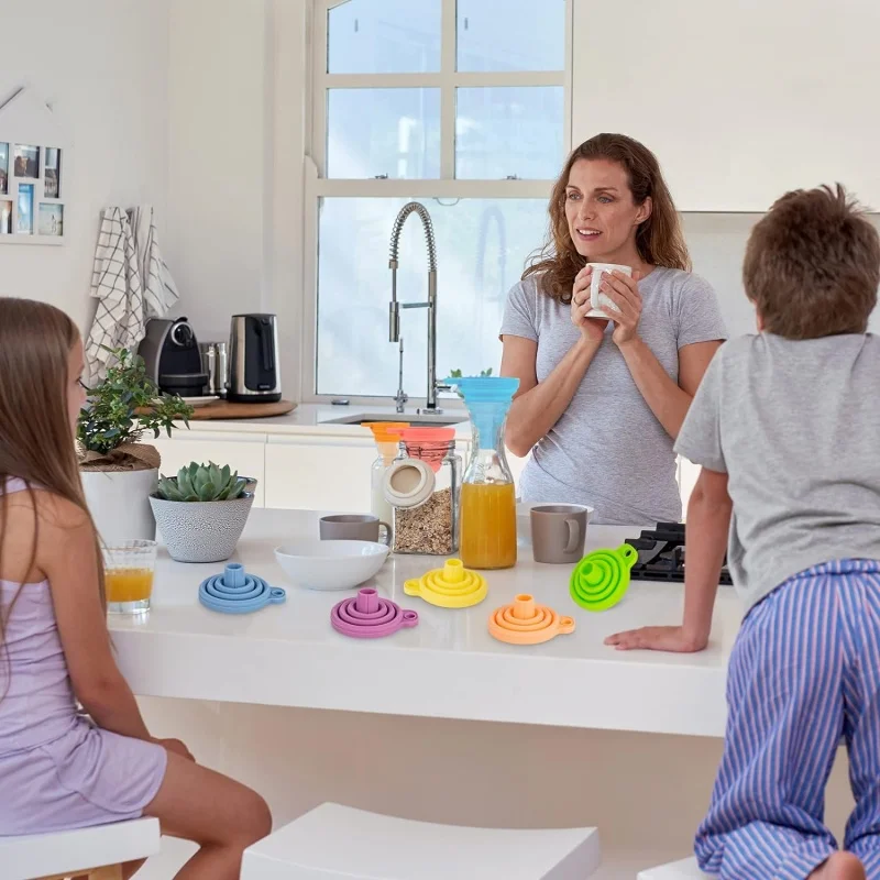 Silicone Folding Funnel Multifunctional Portable Mini Kitchen Retractable Oil Leak Household Liquid Dispenser Kitchen Utensils