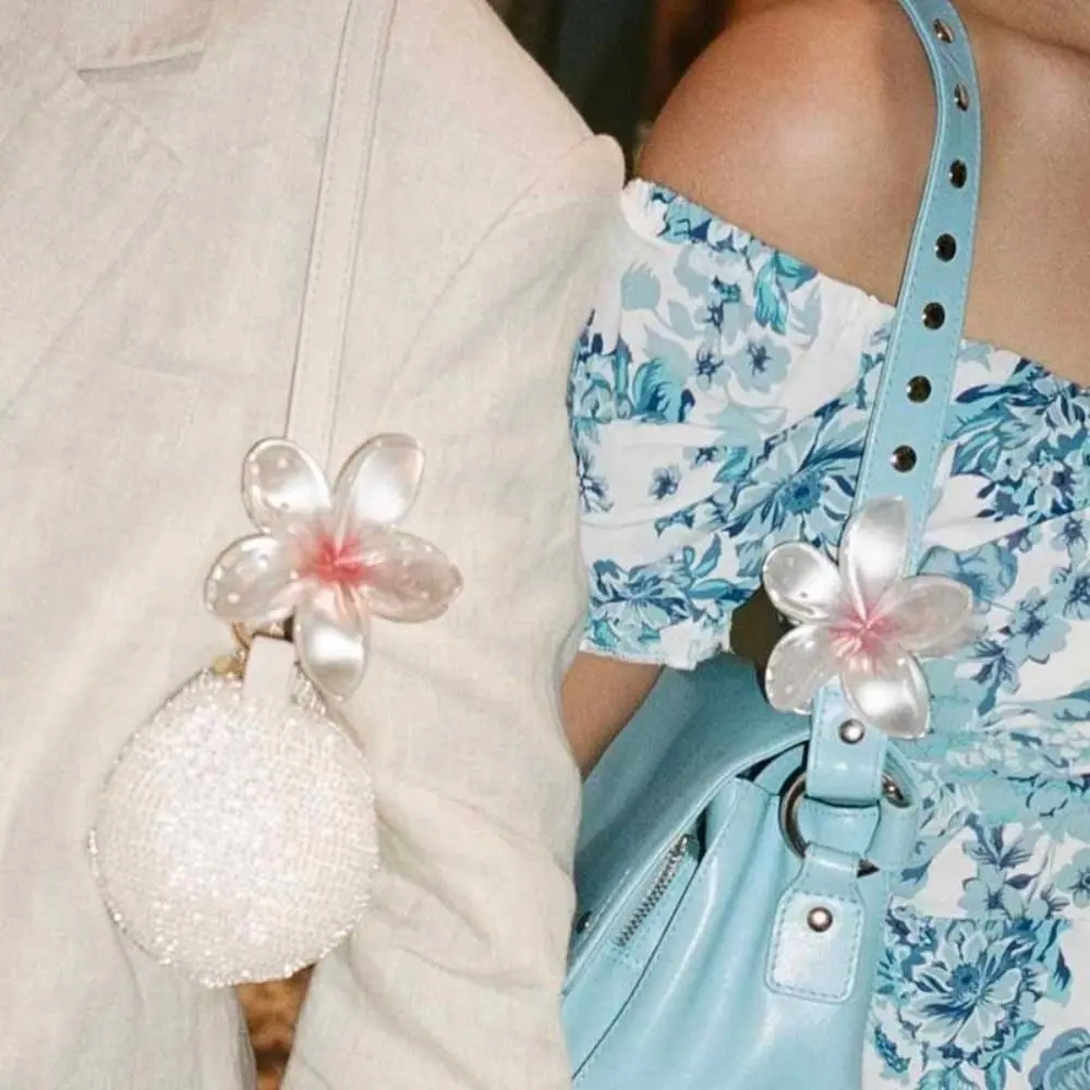 패션 Frangipani 헤어 클립 간단한 꽃 머리핀 Ins 스타일 그라디언트 Plumeria 상어 클립 사진 해변을위한 달콤한 헤어 클립