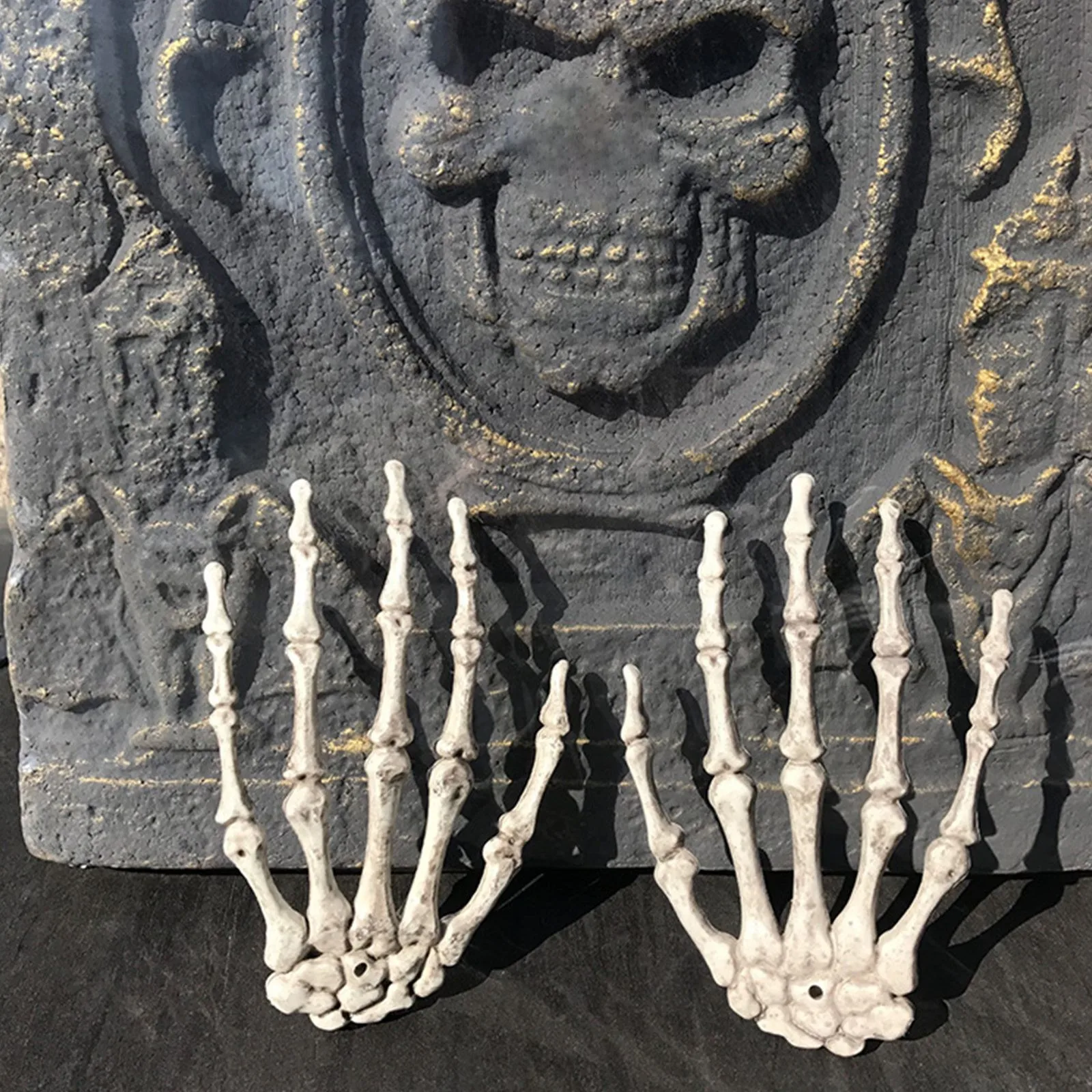 

Halloween Skeleton Hand Decoration For House Party Prank Skeleton Ghost House Supplies Props Party, Terro Dress up Decoration