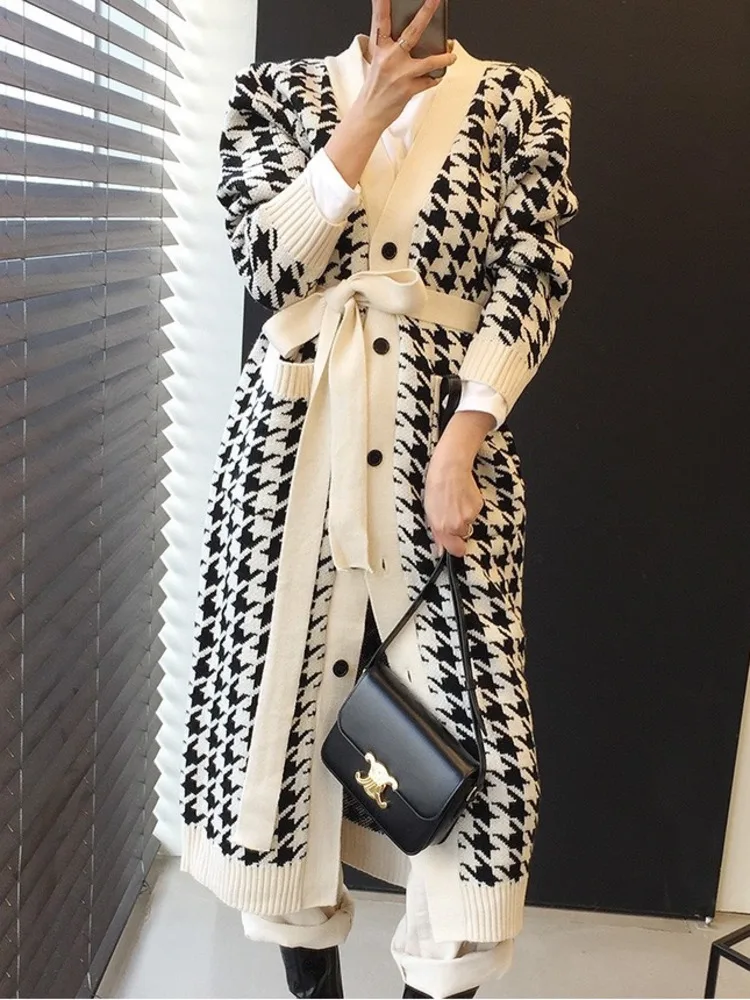 

Женская трикотажная осенне-зимняя трикотажная куртка с V-образным вырезом