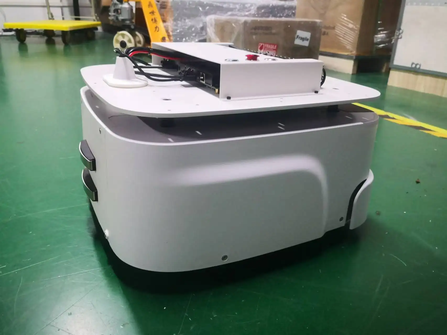 Hot Selling Service Robot SLAM Navigation Chassis Robot Customized Agv Chassis Platform for Secondary Development