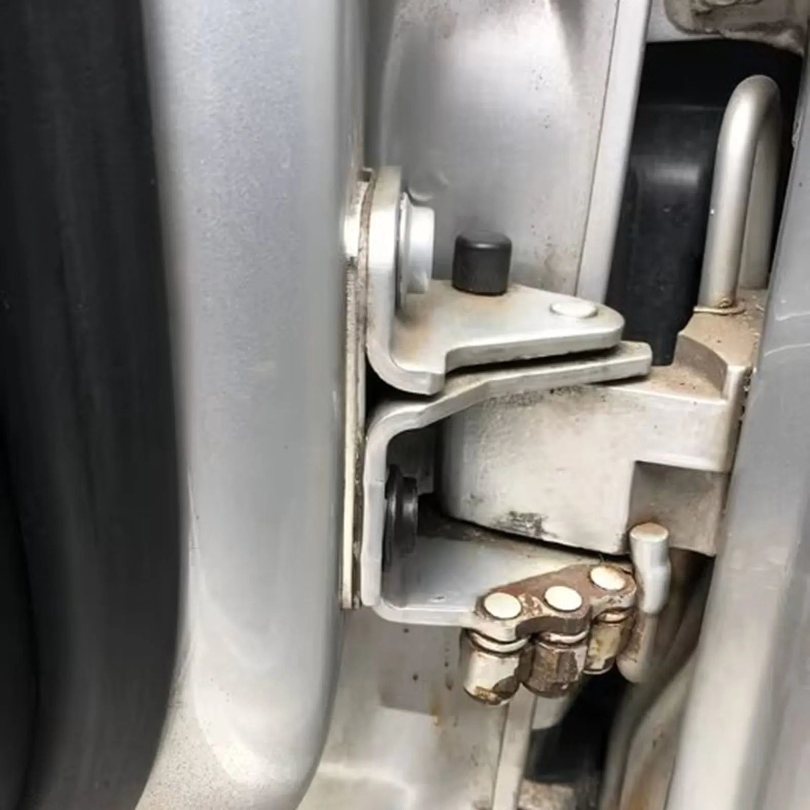 Door Hinge Repair Kit Car Hinge Bracket Front Lower Door Hinge Repair Washer Plate for VW Audi A4 Skoda Seat Ibiza Touareg Golf Passat Car Sagging Doors Align Shim Pad
