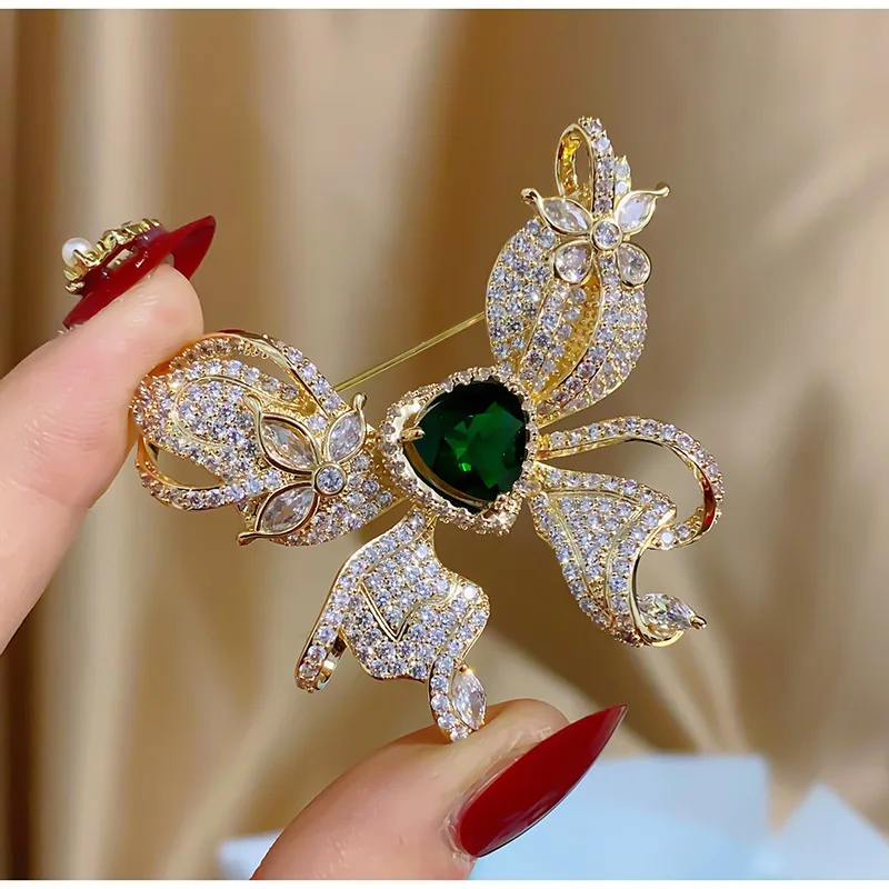 Micro Pave Cubic Zirconia Statemenet Heart Butterfly Bouttoniere Accessories Luxury Brand Brooches Pins Gold Plated