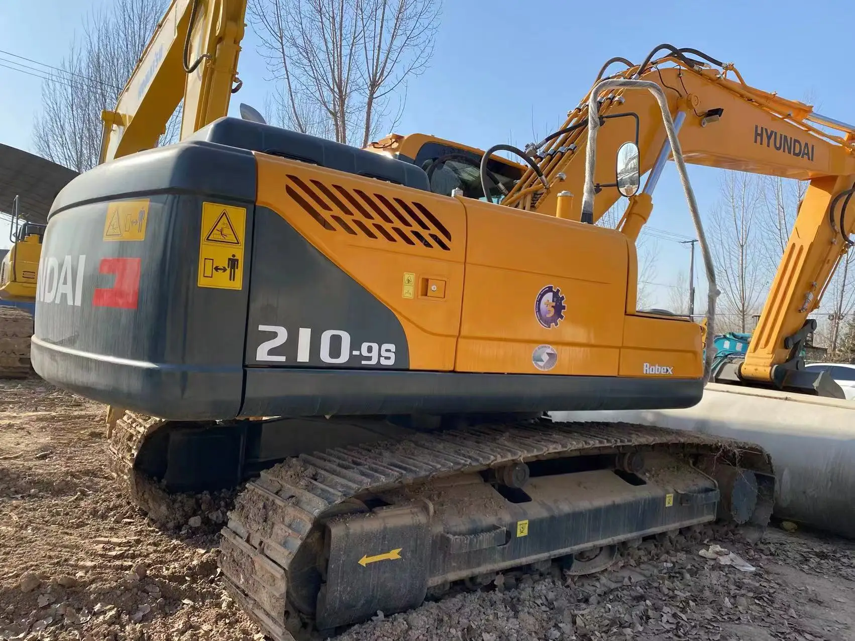 Рисунок 4 - Гусеничный экскаватор HYUNDAI 210-9