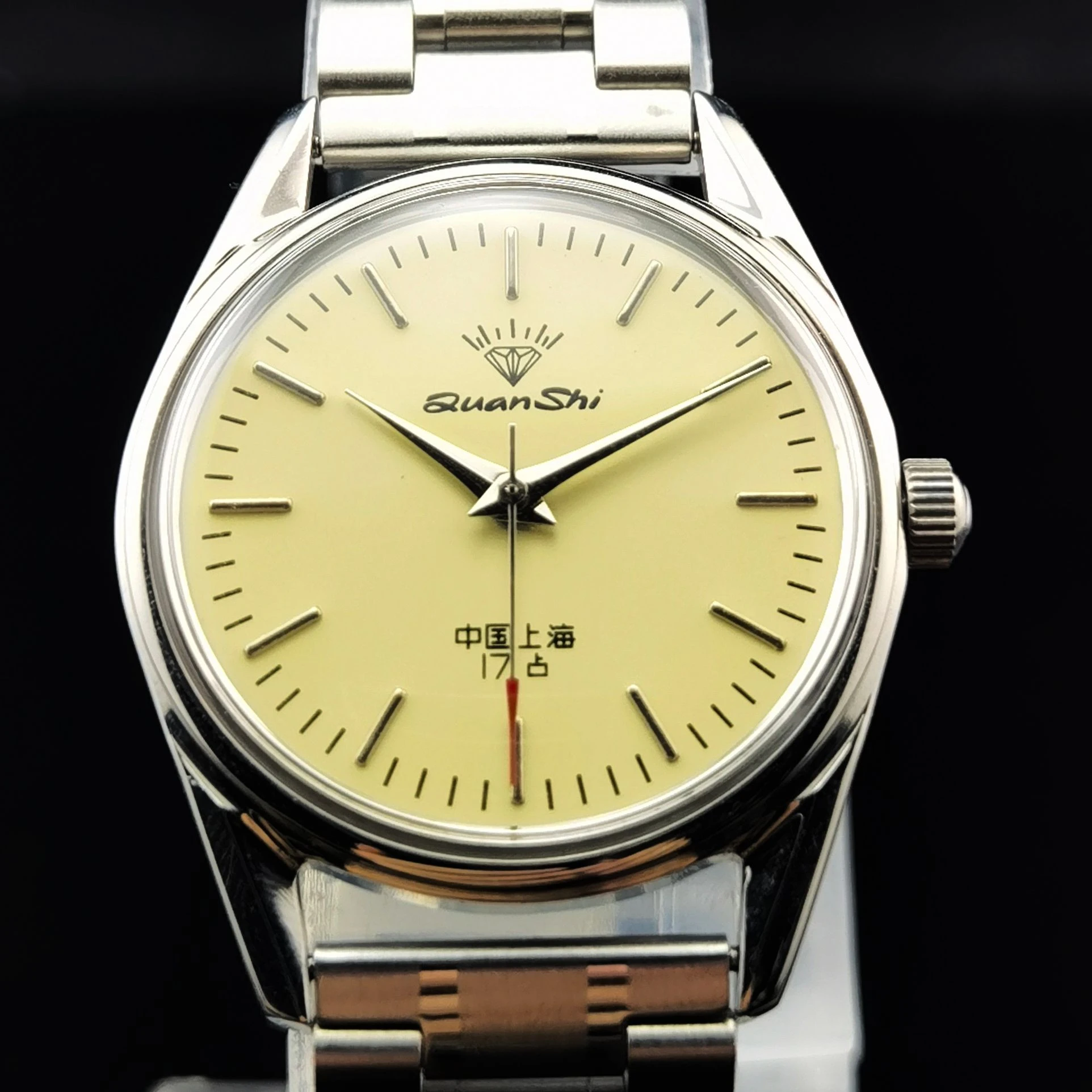 Shanghai 17 Diamonds 8120 Gold Domestic Retro Genuine 36mm Clock Manual