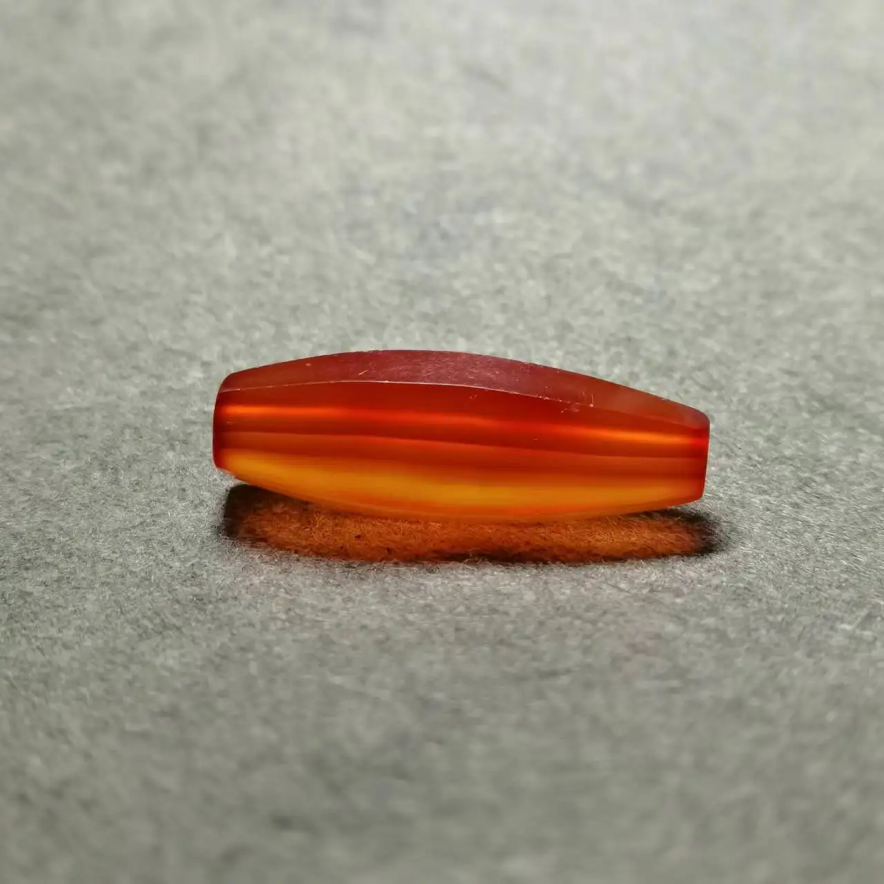 

1pcs/lot natural primary color high quality stunning Hongyan West Asia Carnelian ancient beads Eight-sided cutting olive jewelry