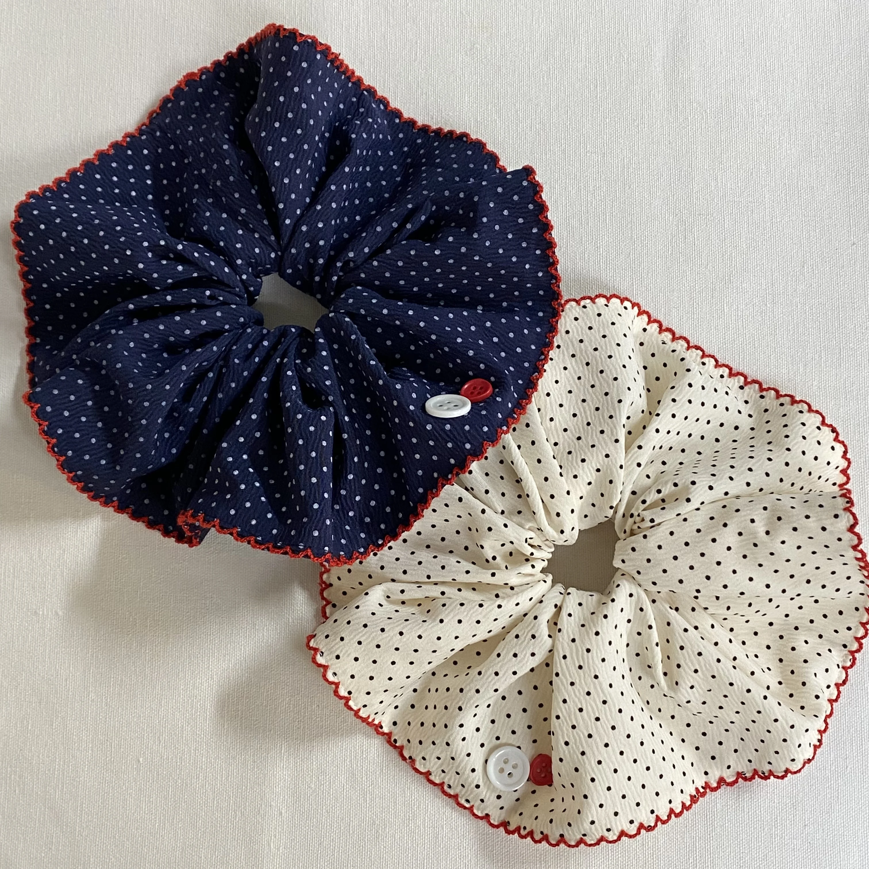 1Pc Polka Dot Ruffled Hair Scrunchies Set, Cream And Navy Blue Hair Ties With Button Decor, Cute Hair Accessories For Women