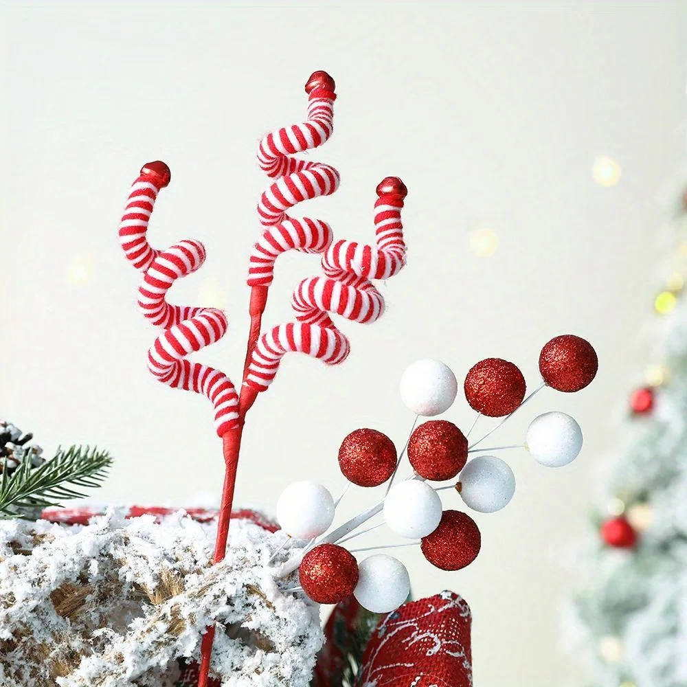 Decorazioni Natalizie Realistiche Con Rami Di Pino, Bastoncini Di Zucchero E Coriandoli E Palla Rossa Dell Albero Di Natale 32412070
