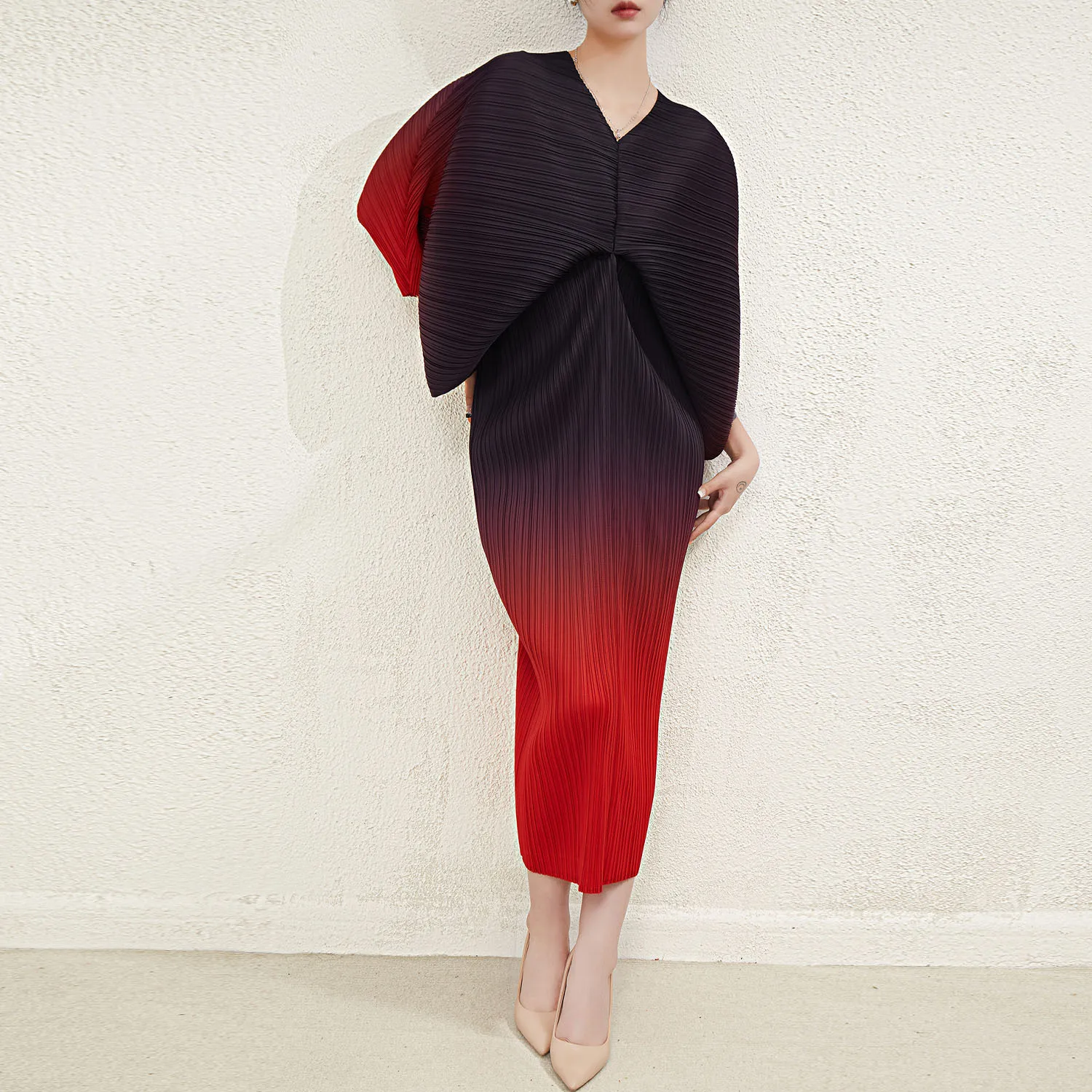 

Miyake Pleated Dress For Women V-neck Batwing Sleeve Gradient Color Loose 2023 Autumn Female Fashion Elegant New Clothing