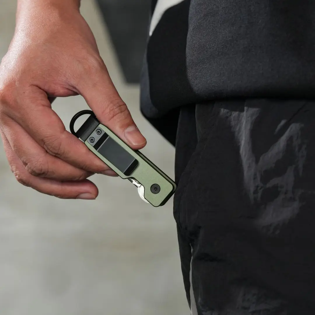 Sleek Aluminum Multi-Functional Key Organizer and Portable Compact Keychain Holder Gift