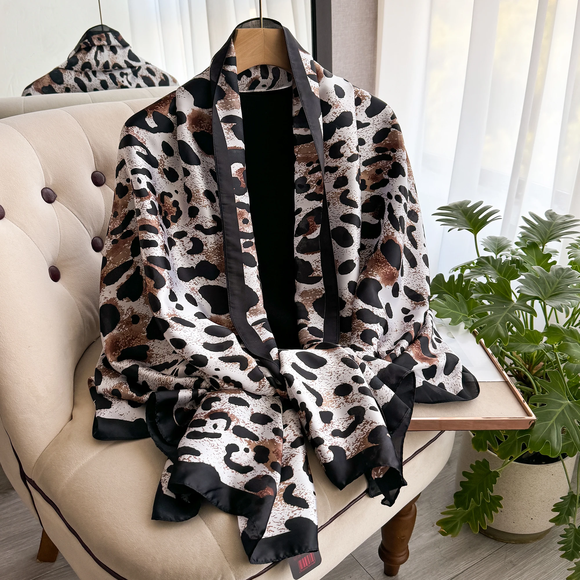 New Simulated Silk Printed Scarf for Women's Autumn and Winter Warmth Scarf Fashionable and Fashionable Foreign Style Shawl