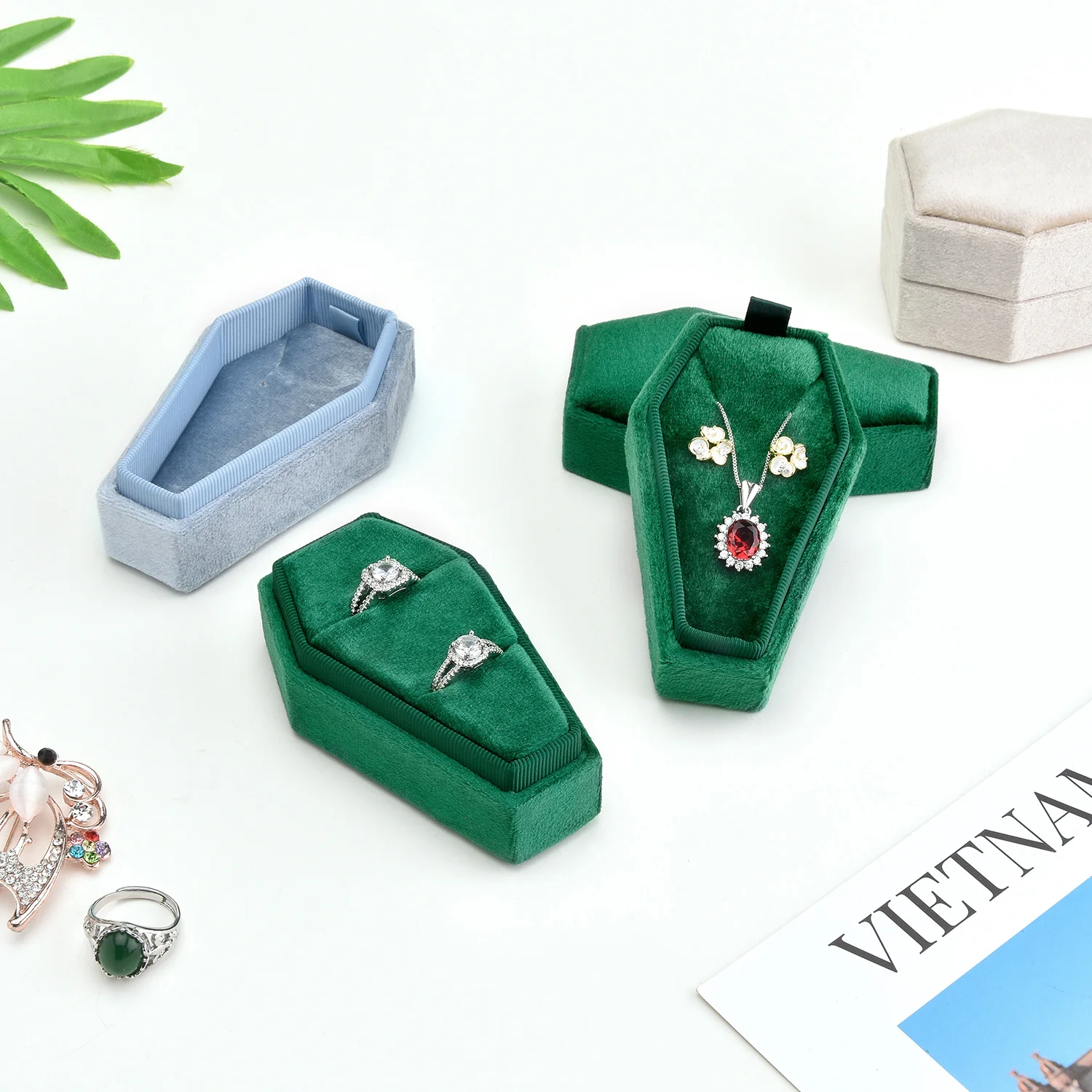 Velvet Gothic Coffin Jewelry Box Mini Portable Travel Necklace Storage Organizer Personalized Gift Free Custom Logo Plush Box