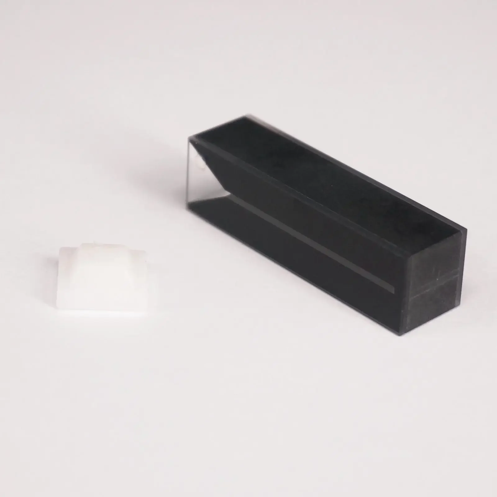 350ul 10mm Path Inside Light Width 1mm quartz cuvette cell Black Walls With Lid Spectrophotometers