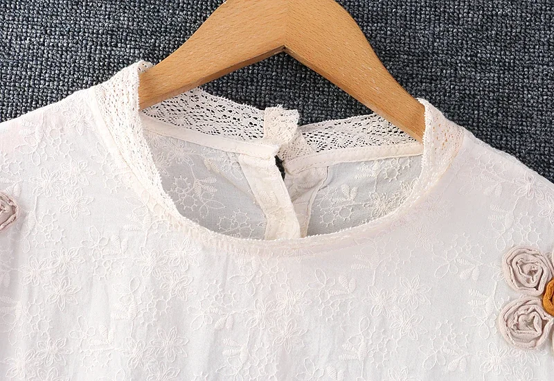 Рисунок 5 - Женская милая кружевная блузка в клетку с вышивкой