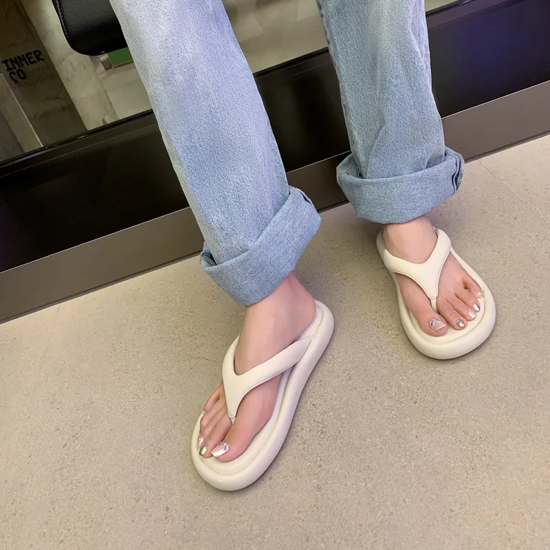 

Trend Bread Thick Soles Flip Flops Casual Wear Beach Slippers New Simple Pure Color Summer Shoes Soft Soles Flat Sandals Ladies