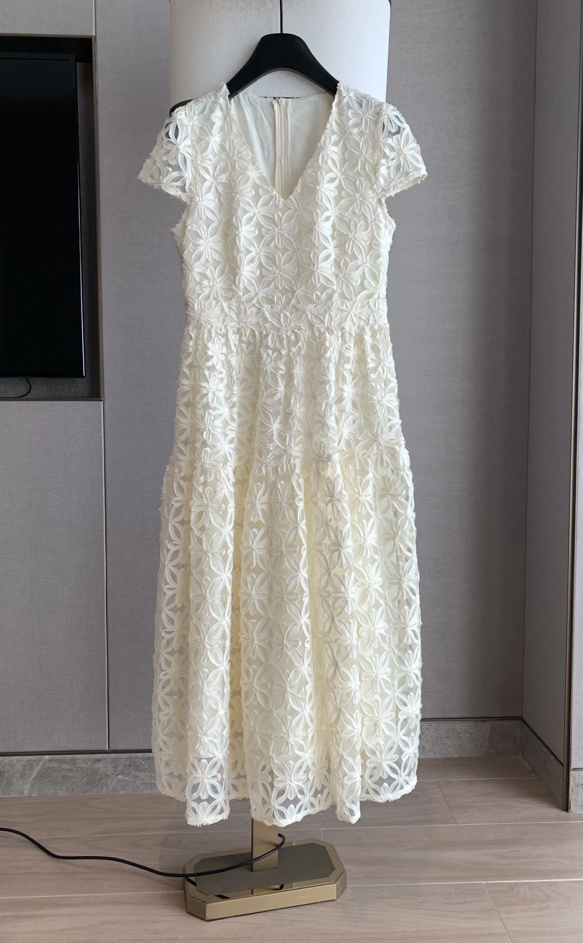 

Waist dress 3D flower pattern waist V-neck design