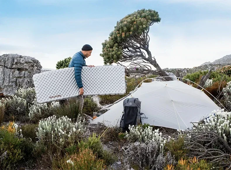 Description Picture 6 of itemNaturehike Camping Inflatable Mat 5.8 High R Value Warm Ultralight Sleeping Pad Outdoor Portable Tent Single Moisture-proof Mats