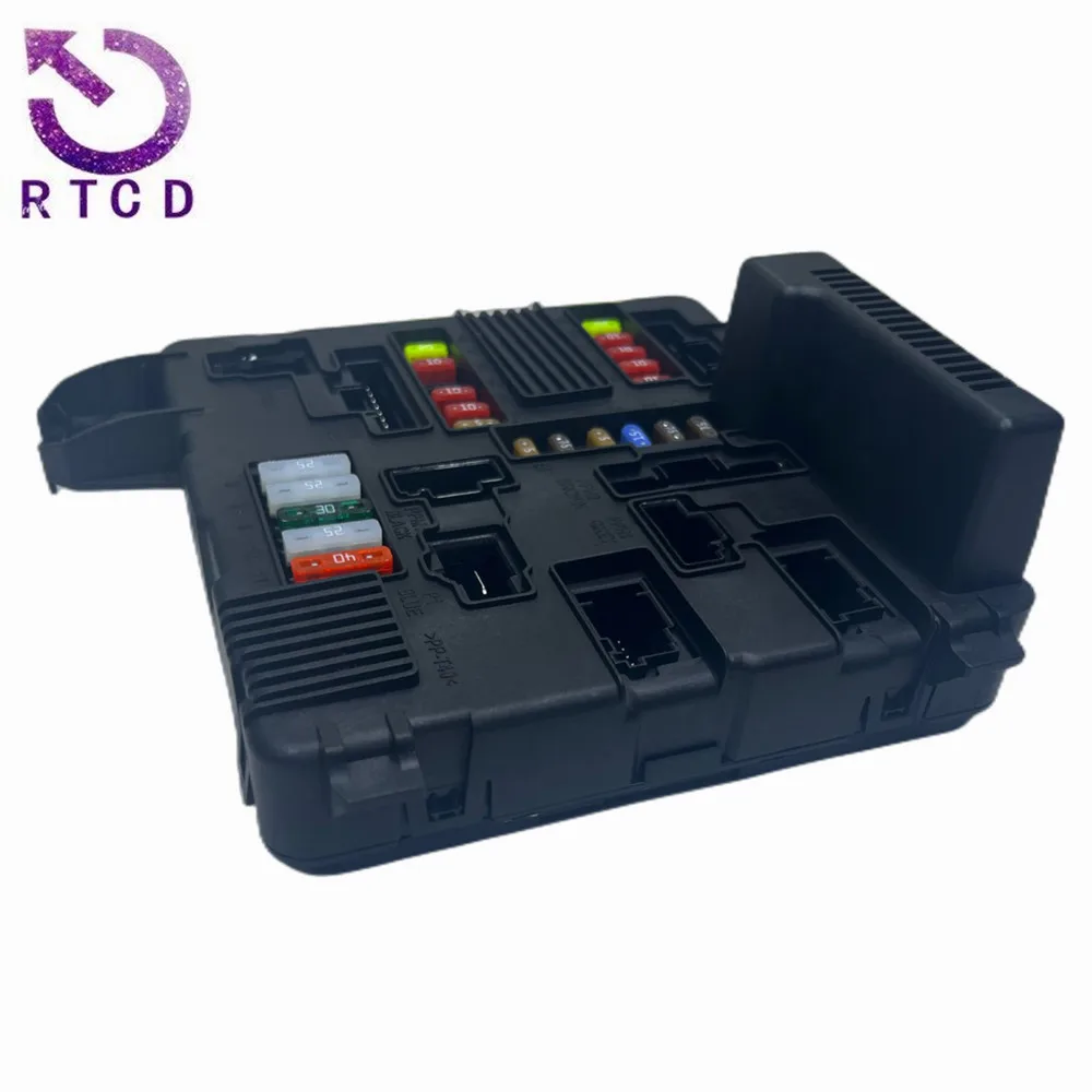 Automobile High-Quality Fuse Box 8200306033 8200306033B 8200306032C for RENAULT MEGANA Landscape