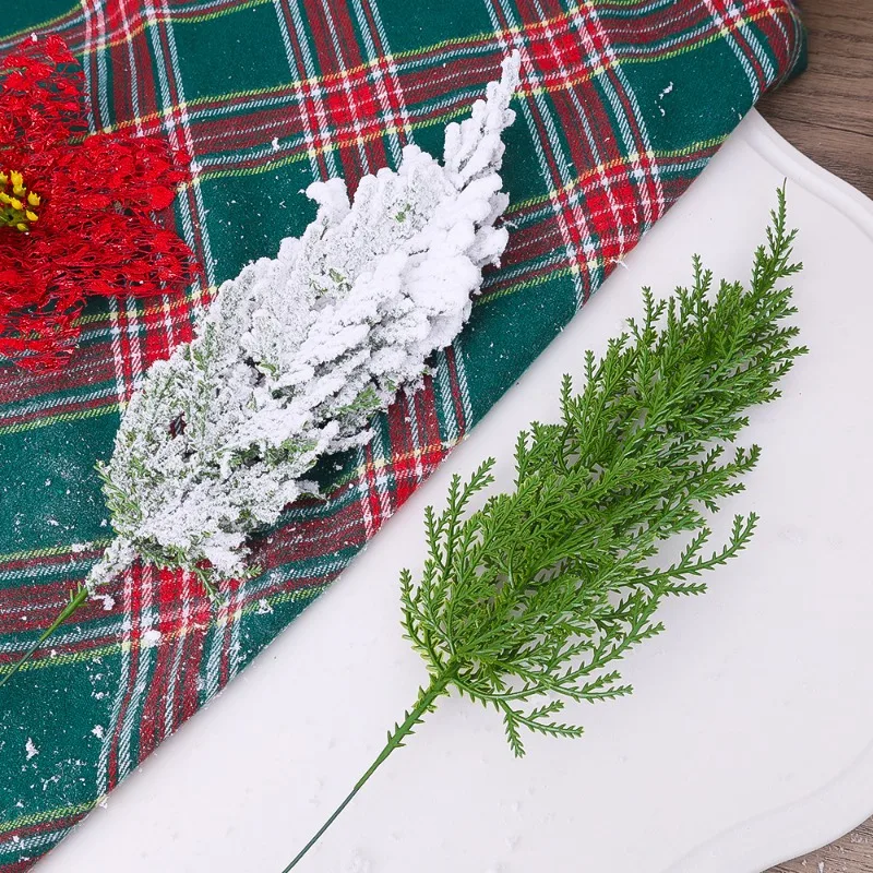 Branches de pin artificielles en flocons de neige, fausses plantes vertes de Noël, feuilles de pin, guirlande DIY, décorations d'arbre de Noël, décoration de fête du Nouvel An_voghion.com
