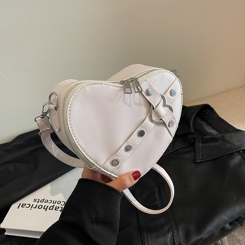 Vintage Y2K Small Chain Rivet Shoulder Bag Heart Shaped Purse Handbag Red PU Leather Gothic Tote Bag Fashion Women Crossbody Bag