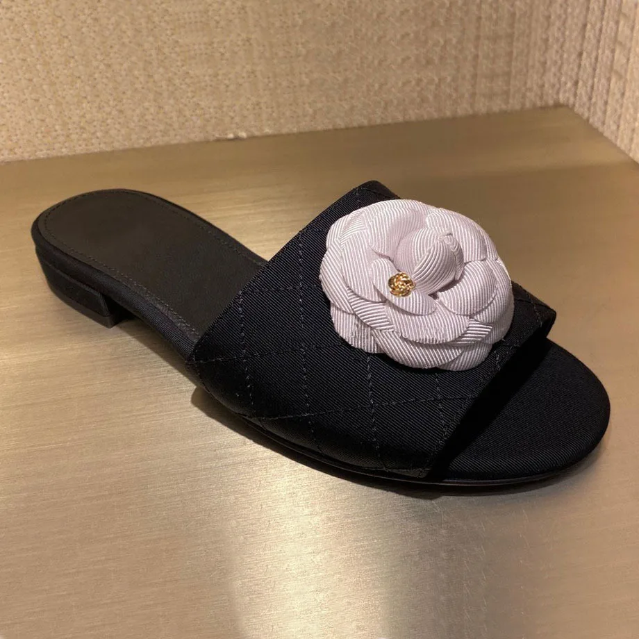 2022 new designer camellia flower slippers women plaid leather slides shoes  floral buckle leather flip flops woman flat sandales