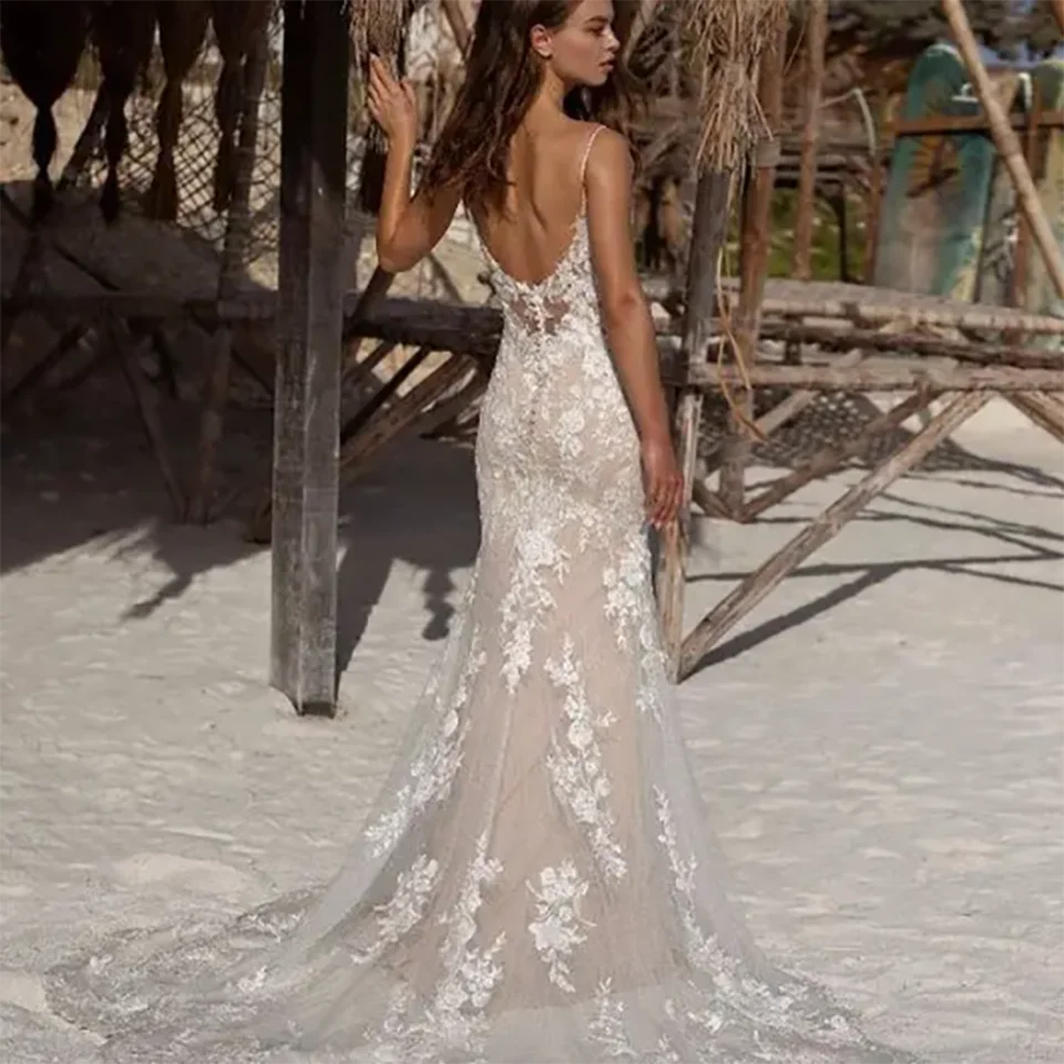 Maßgeschneidertes sexy Blumen-Spaghetti-Träger-Meerjungfrau-Hochzeitskleid 2023, Knöpfe, rückenfrei, Hofzug, Tüll, Brautkleider für Frauen – Detail 4
