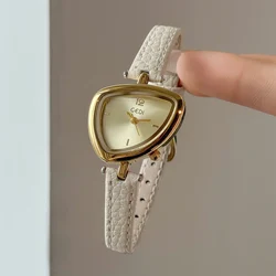 Elegant Asymmetrical Women's Watch with Leather Strap and Quartz Movement (Red)