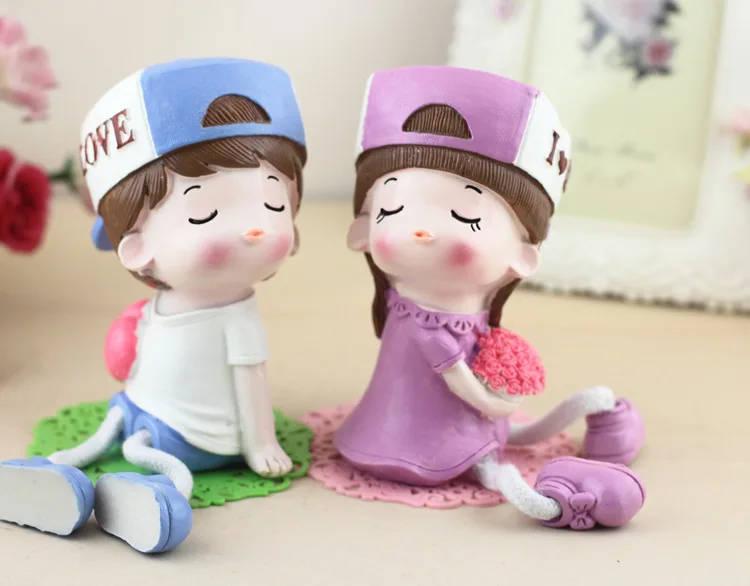 2pcs/set Miniature Ornaments Resin Dolls Hanging Feet Boy Girl Lovers Couple Figurines Craft Wedding Accessories Birthday Gifts