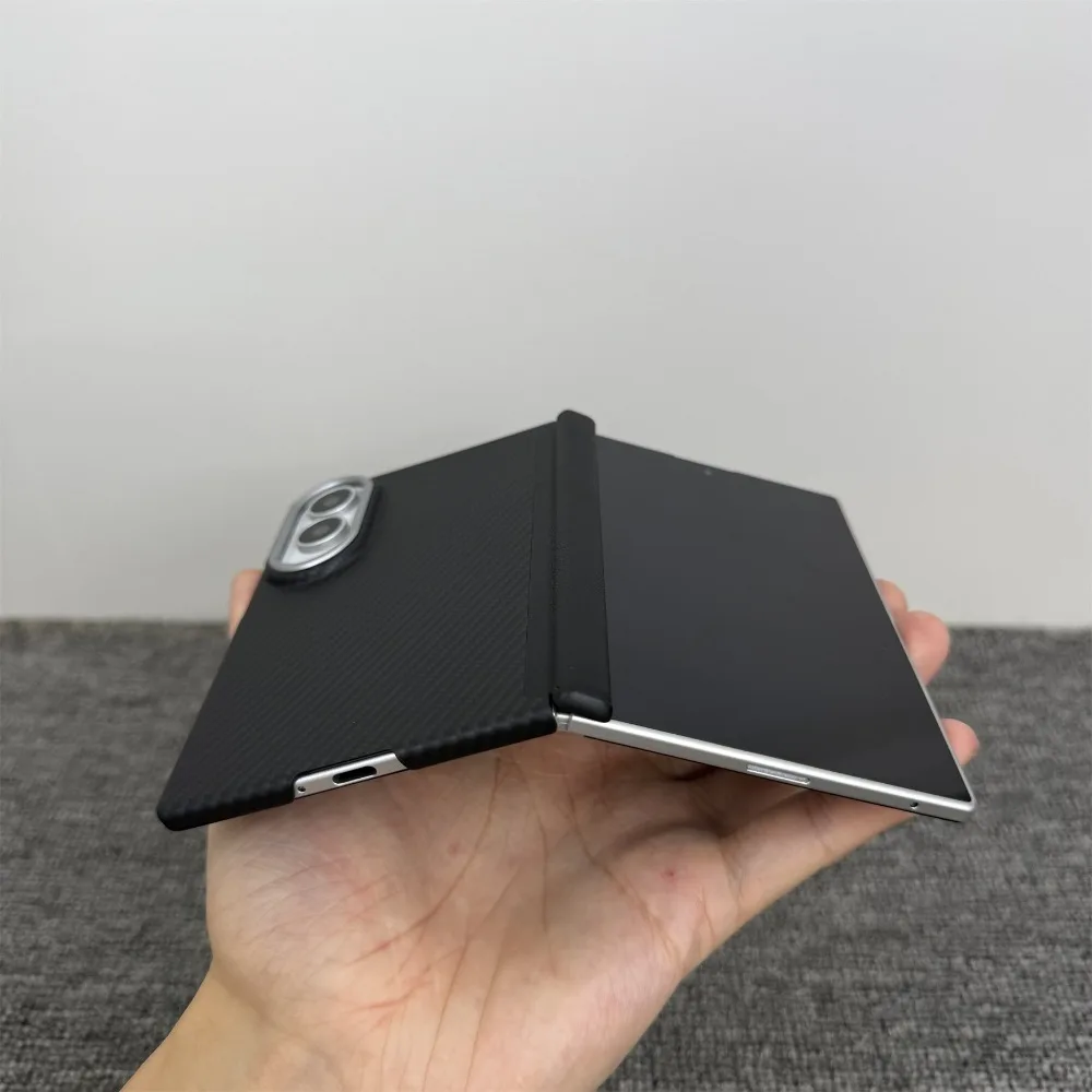 Ultra-Thin Aramid Carbon Fiber Magnetic Case with Magsafe Compatibility