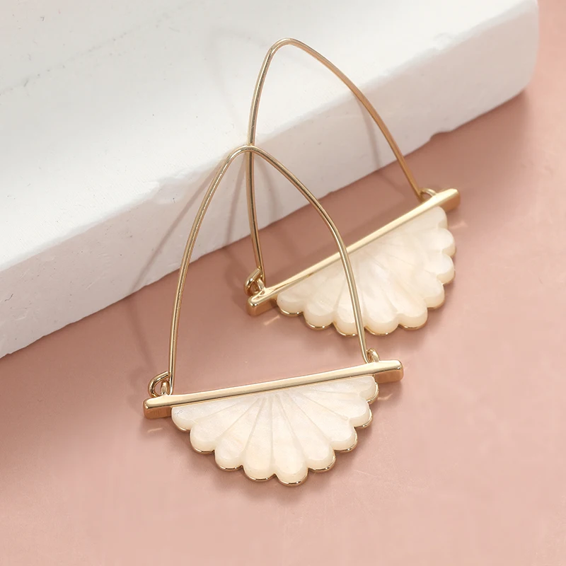 Mode Gold Farbe Metall Carving Muster Fan Geformt Baumeln Ohrringe für Frauen Elegante Jahrestag Party Ohrringe Schmuck
