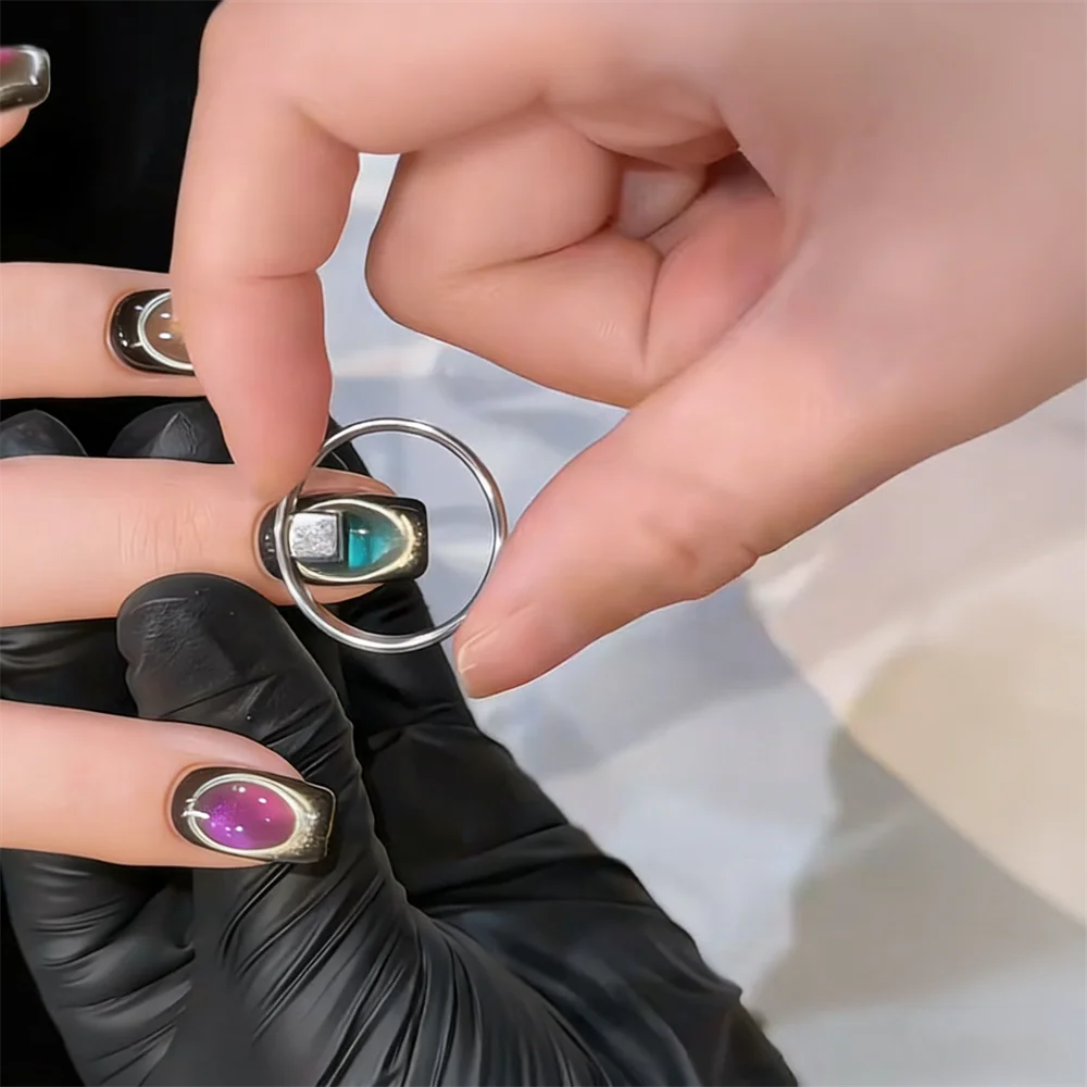 Magnetic Tool For Cat Eye Nail Art Designs And Manicure Effects_voghion.com