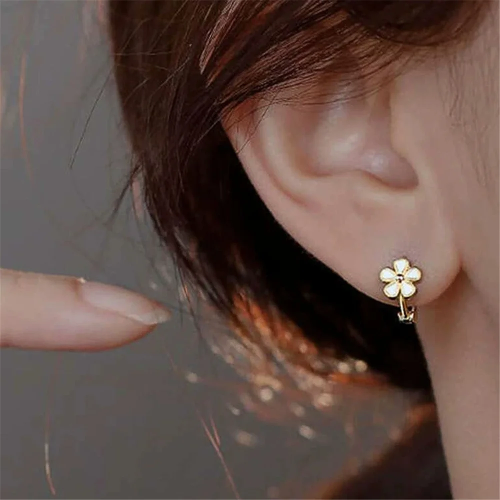 Female Cute White Enamel Flower Hoop Earrings Vintage Fashion Gold Color Wedding Jewelry For Women