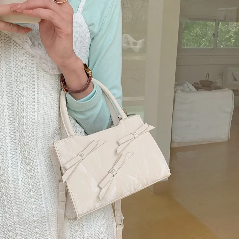 Women's New Versatile Casual Handbag Bow Shaped Korean Fashion Crossbody Bag for Girls Simple Commuting Small Square Tote Bag