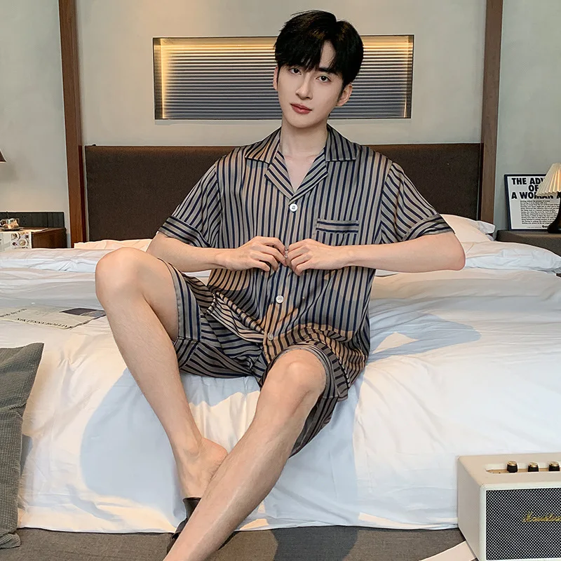 새로운 남성 여름용 얇은 아이스 실크 반팔 반바지 잠옷, 십대들이 집에서 입을 수 있는 홈웨어 세트