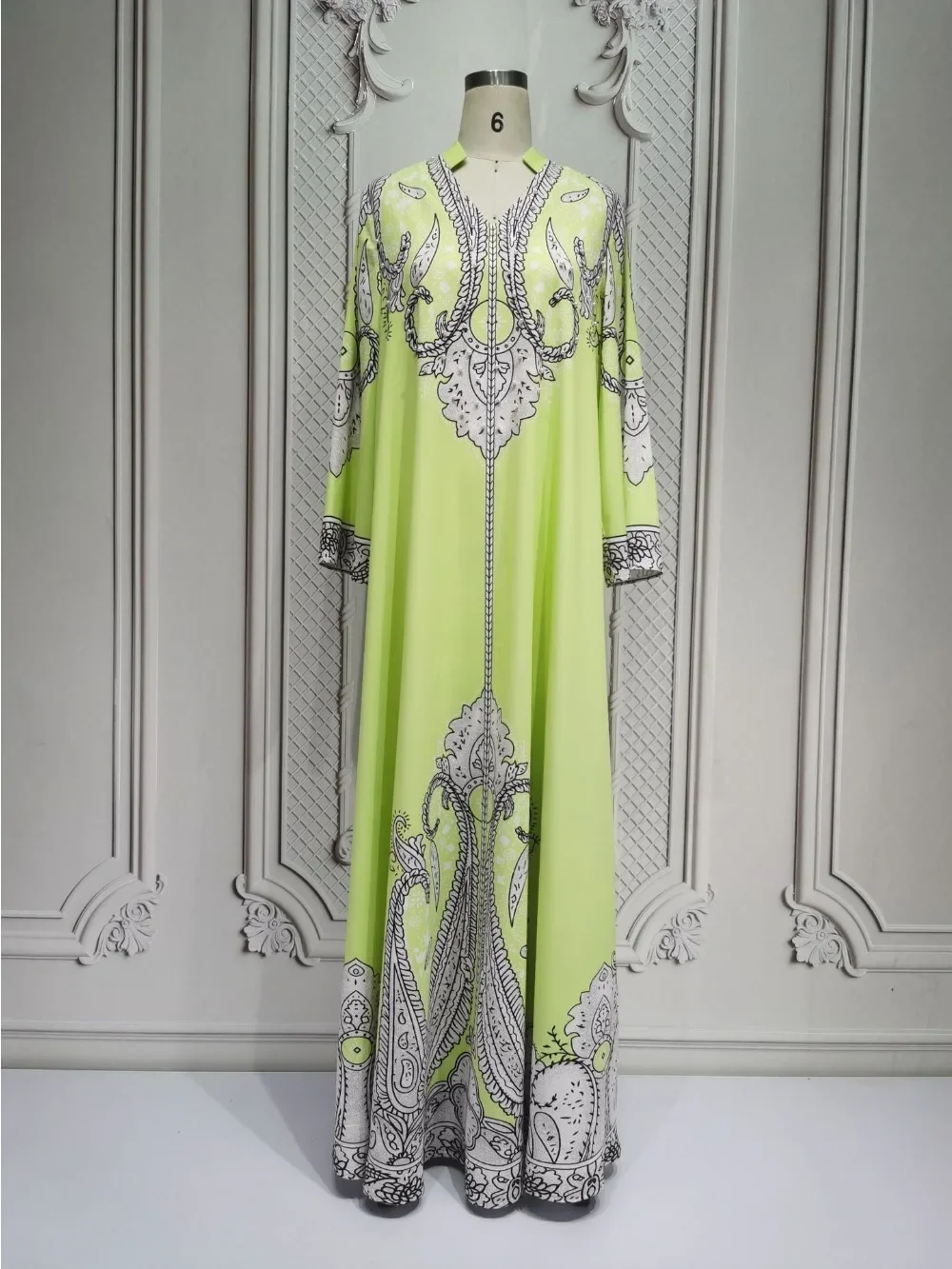 جلابية مغربية راقية بتصميم عصري