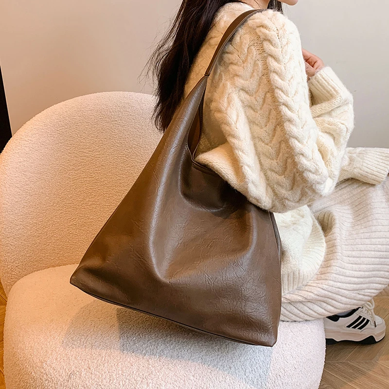 

Comfortable Fabric Fine Workmanship Comfortable Wide Shoulder Zipper Open And Close Shopping Commuter Shoulder Bag