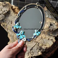 Vintage Elegant กระจกมือถือสาวน่ารักแบบพกพาแต่งหน้ากระจก Handle Retro Dressing Mirror 4