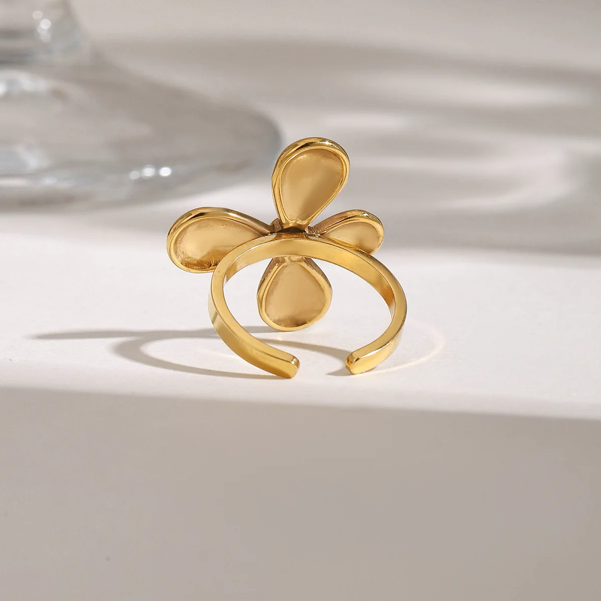 Charm PVD Stainless Steel Chunky Flower Wedding Ring Waterproof Hypoallergenic Petal Shape Geometric Unique Jewelry Gifts Bijoux