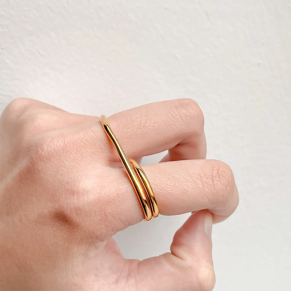 Hiraeva Damen-Doppelring: Einzigartiges Design mit sich kreuzenden Linien, 18K vergoldeter Edelstahl, Modeschmuck – Detail 3