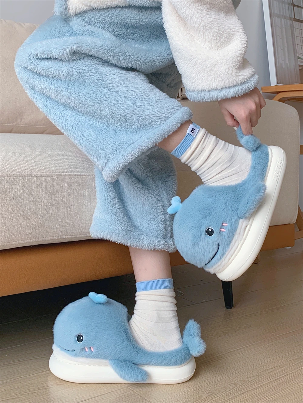 Ins Parent-child Cartoon Whale Plush Slippers For Men And Women In Winter Home Slipper Cute Indoor Anti-skid Warm Kids Slipper 2