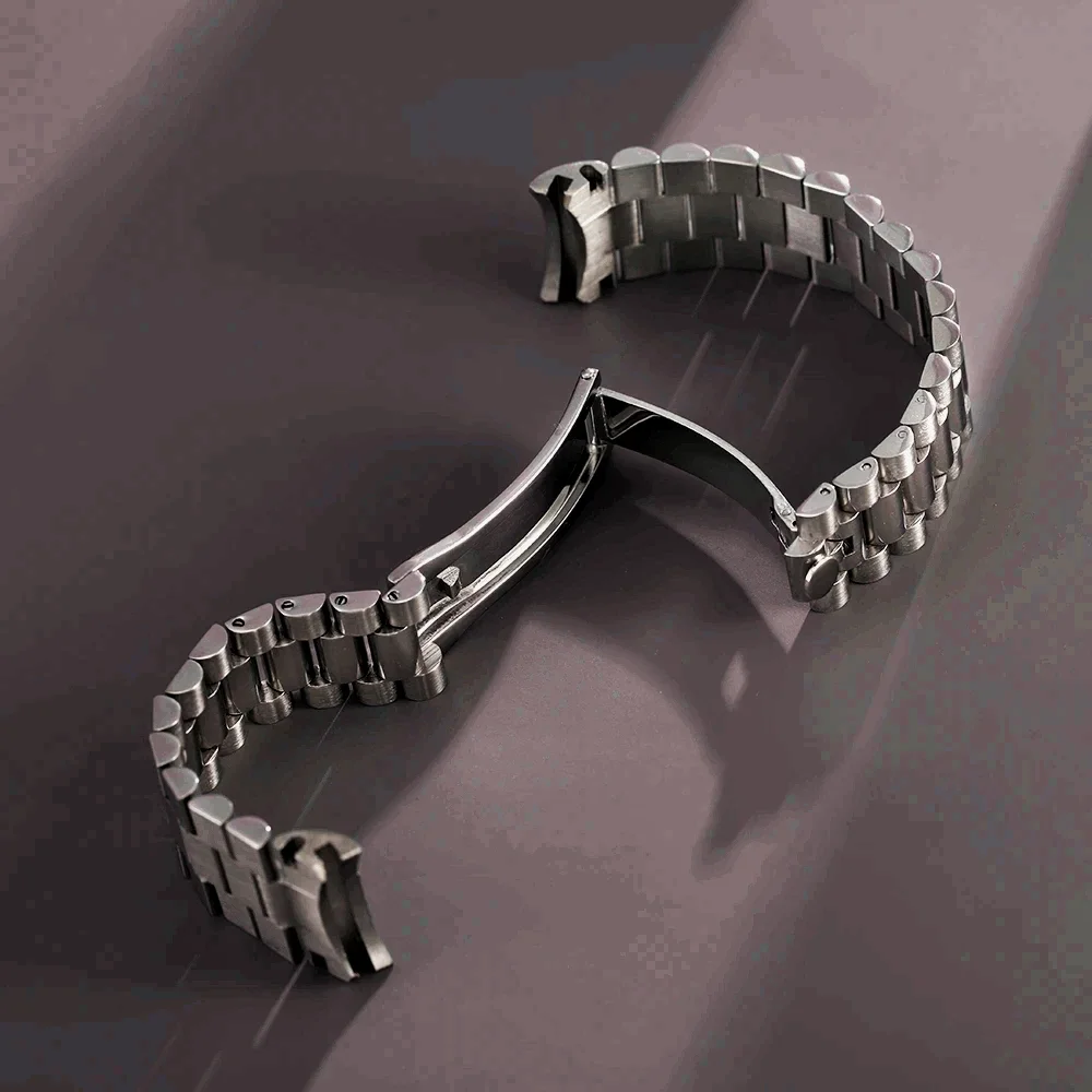 Solid link construction for rolex 