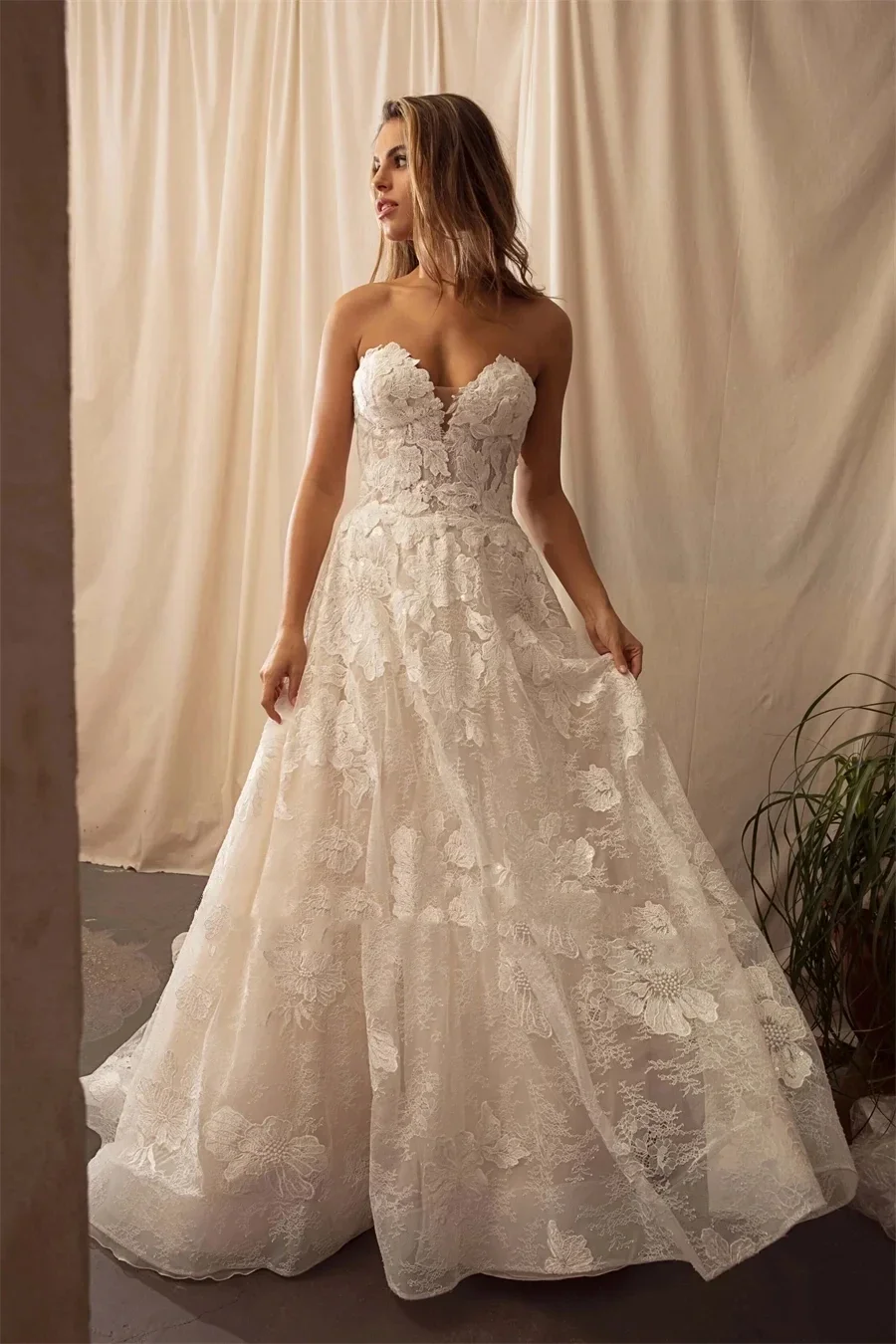 

Gorgeous Wedding Dresses 2024 Strapless A-Line Bridal Gowns Lace Appliques Tiered Robes For Formal Party Vestidos De Novia