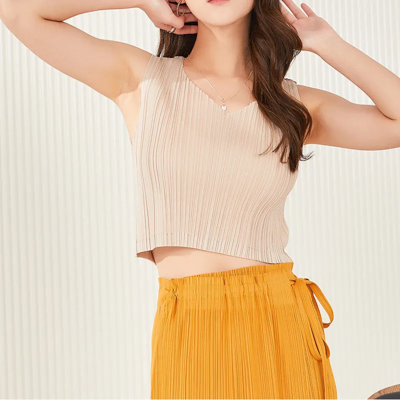 

Майка женская летняя с V-образным вырезом, без рукавов