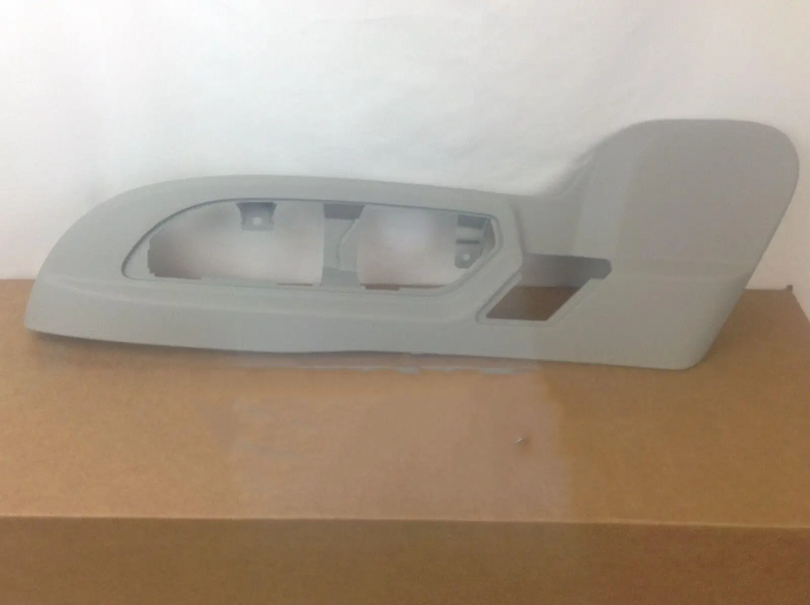 

AP02 For Buick Enclave Chevrolet Traverse GMC Acadia Drivers Gray Seat Side Shield 25941791