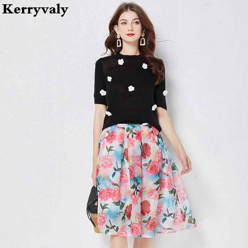 

Летний женский костюм-двойка, черный свитер с вязаным крючком + юбка из резины с цветочным принтом, модель K469