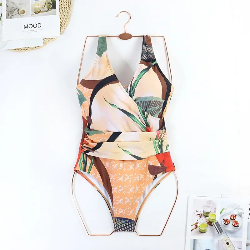 Рисунок 6 - Женский слитный купальник 2024