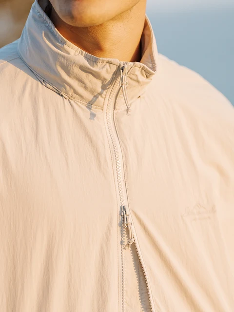 Thin hooded jacket for spring