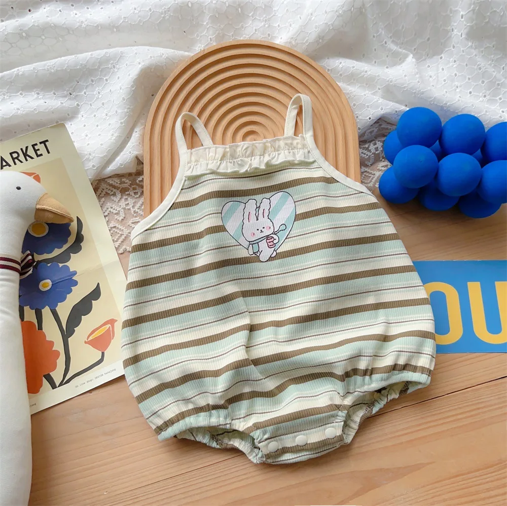 

2024 летние комбинезоны для маленьких девочек Полосатые кружевные комбинезоны с мультяшным кроликом слипоны муслиновое боди для маленьких девочек Свободный Тонкий наряд для новорожденных девочек