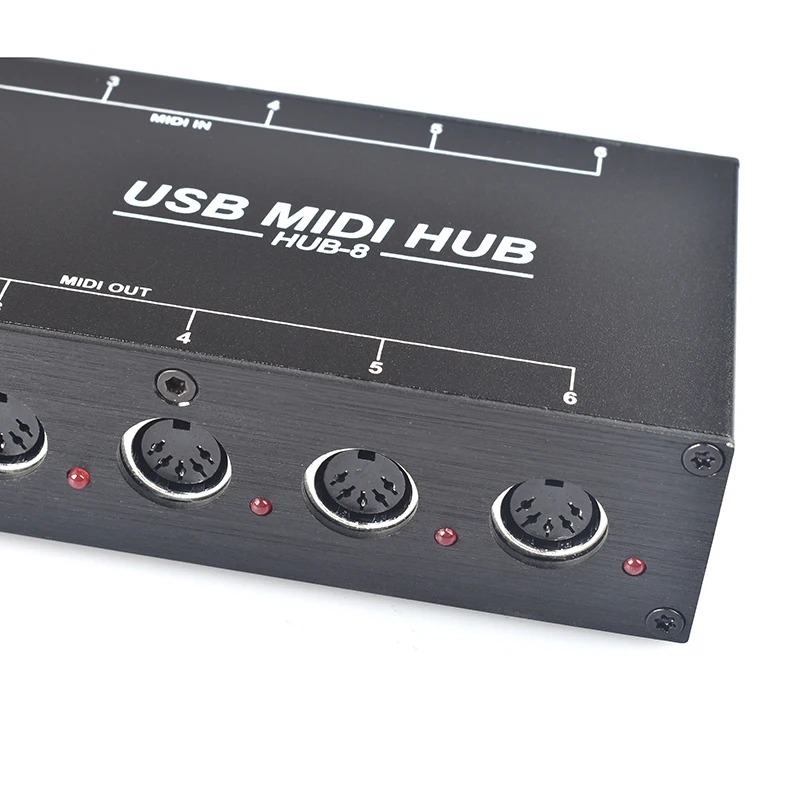 DOREMiDi MIDI HUB-8 Box (HUB-8)은 고성능 USB 3.1 MIDI 허브입니다.