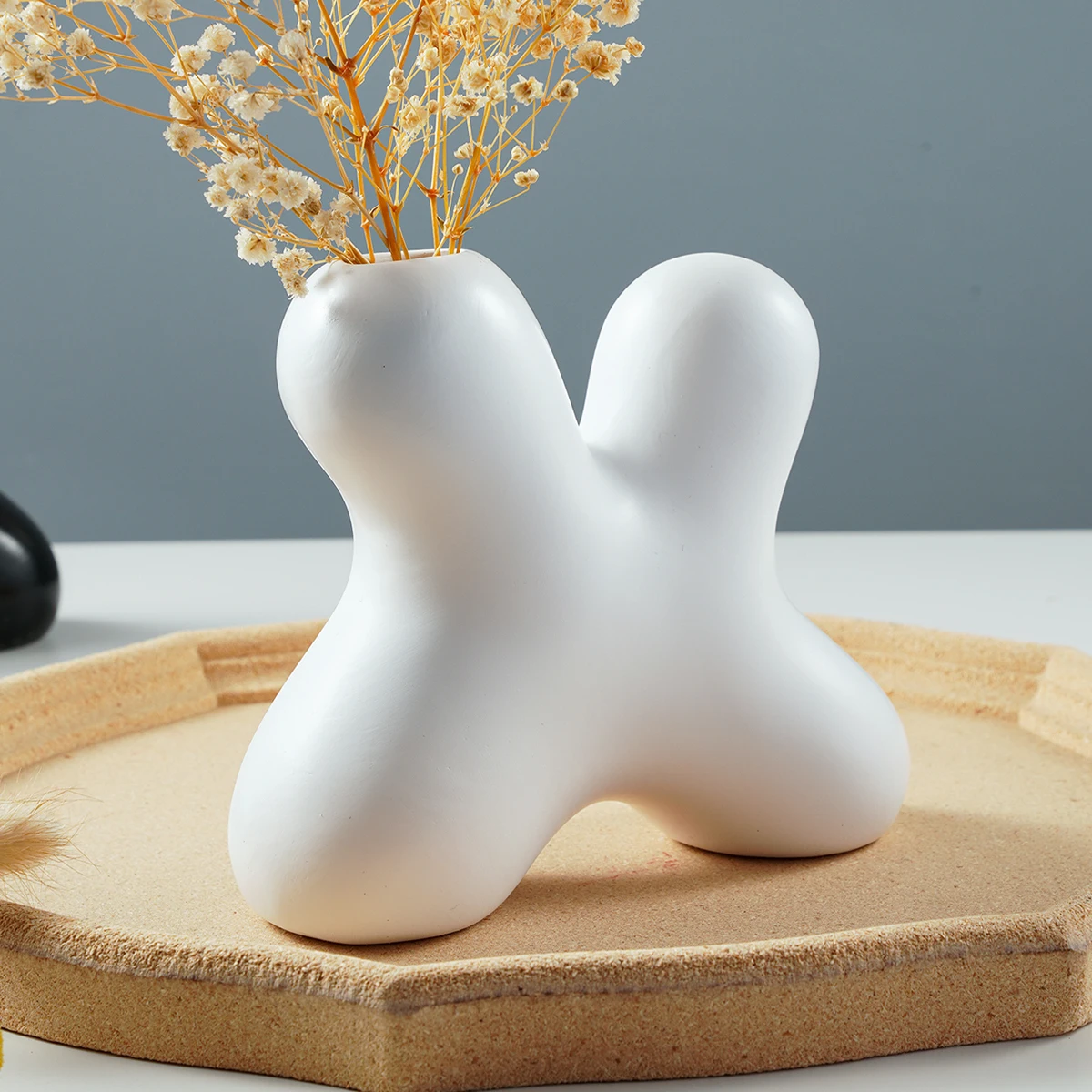 1PC, creative letter X-shaped black and white resin vase, resin material home decoration vase